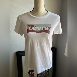 Levi’s White Graphic T shirt